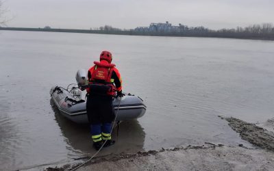Corsa contro il tempo per trovare un pescatore scomparso in mare a Goro