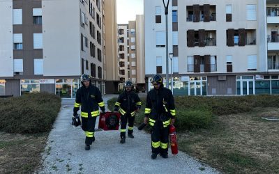 Incendio alle Corti di Medoro, paura nel pomeriggio a Ferrara