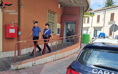 Tenta la rapina alle poste, tradito dal parcheggio e dalla parrucca