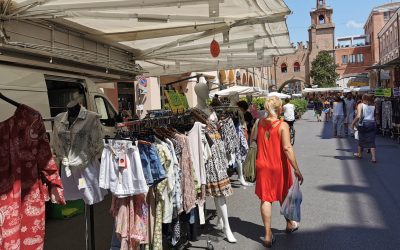 Il mercato del venerdì torna in centro e cambia volto: ecco il nuovo layout