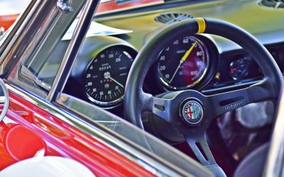 Raduno di Alfa 75, quaranta auto storiche in piazza
