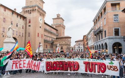 Sciopero a Ferrara. Il corteo sfida la Giunta e sale sullo Scalone
