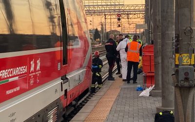 Investimento mortale sui binari: treni in tilt in stazione a Ferrara