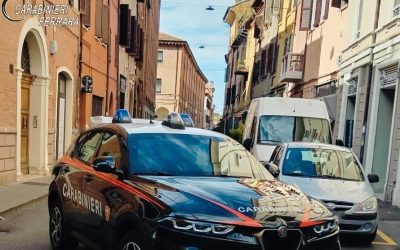 Botte alla madre nonostante i divieti: fine della fuga per un 44enne