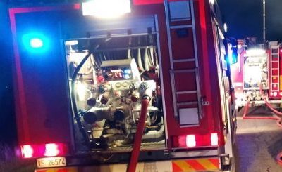 Incendio nella notte in via Trotti Mosti: uomo ustionato, indagini in corso