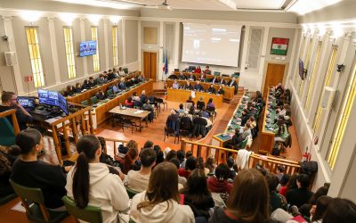 Violenza di genere, Ferrara dice basta: seminario e ‘scarpette rosse’ in municipio