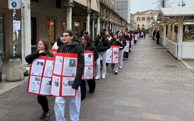 Flash mob degli studenti del Vergani Navarra contro la violenza sulle donne