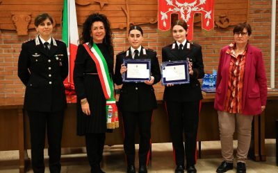 Salvano la vita a un giovane. Encomio alle due carabinere