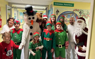 Babbo Natale e i suoi aiutanti arrivano in pediatria a Cona
