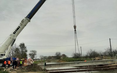 Posate le travi del nuovo ponte a Coccanile