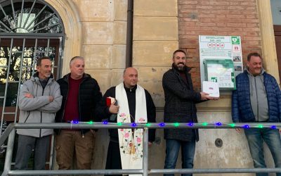 Consegnato un nuovo defibrillatore alla comunità di Maiero
