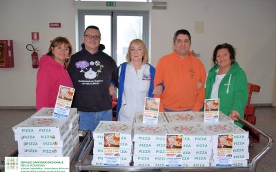 Pizze appena sfornate per i bimbi del Sant’Anna