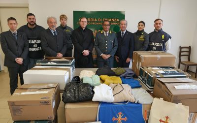 Dalla lotta alla contraffazione alla solidarietà: donati 350 capi alle famiglie in difficoltà