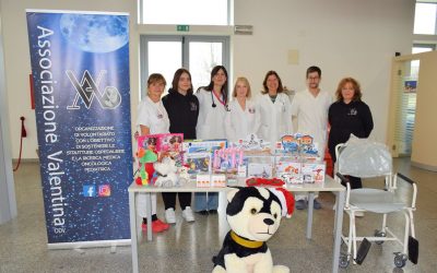 L’Associazione Valentina di Cento dona una sedia pesapersone e giocattoli ai bimbi ricoverati a Cona