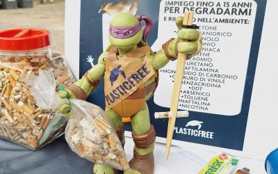 Plastic Free Ferrara in piazza con un banchetto natalizio