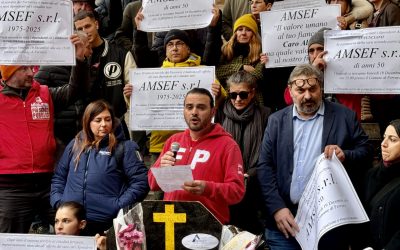 Amsef. I sindacati fanno il funerale sotto lo Scalone