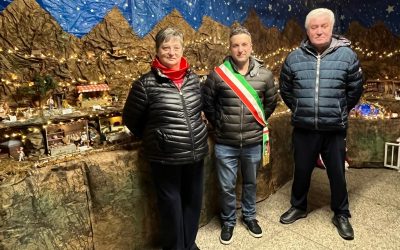 Goro ‘ritratta’ nel presepe. L’amministrazione omaggia la famiglia Telloli-Chiarelli