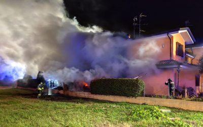 Incendio nella notte a Vigarano Pieve, due abitazioni coinvolte