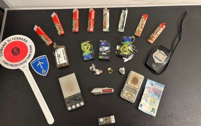 Tentava di vendere hashish, la Locale gli trova 200g in casa