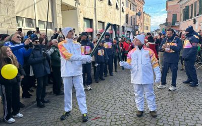 La torcia olimpica illumina Comacchio