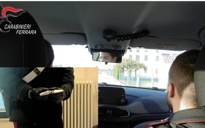 Gira con una bici rubata e minaccia tre giovani. Fermato dai Carabinieri