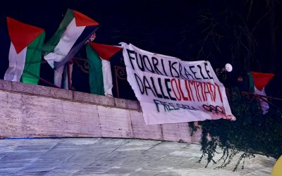 La Fiamma Olimpica tra proteste e bandiere palestinesi