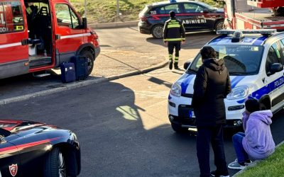 “Siamo fuori dalle tre di notte”: paura e attesa al Grattacielo