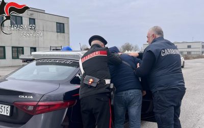 Riempie lo zaino di salumi, 76enne arrestato dopo l’ennesimo furto