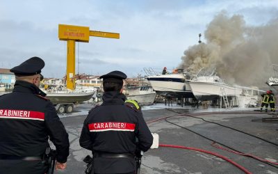 A fuoco due barche a Lido degli Estensi