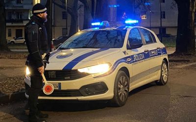 Guida senza patente, assicurazione e revisione: scattano multe e sequestro