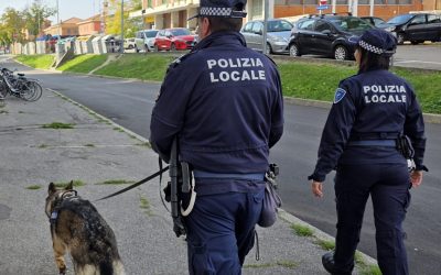 Furti nel parcheggio della stazione, incastrato dalle telecamere e dai vestiti