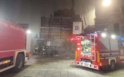Incendio al cantiere della chiesa di Stellata, paura all’alba