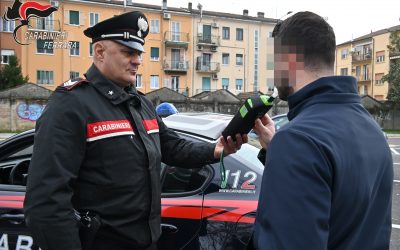 Evade dai domiciliari e fugge in auto ubriaco. Fa un incidente e viene arrestato