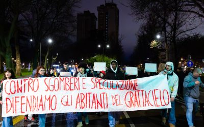 Corteo per il grattacielo. Sfila la rabbia contro sgomberi e speculazione