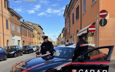 Evade nuovamente dai domiciliari, ma incappa in quattro Carabinieri