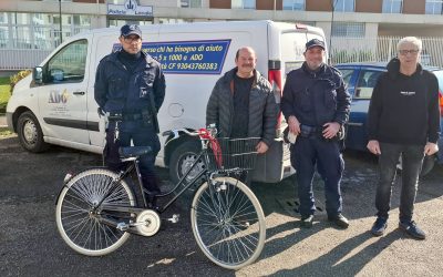 Il cuore della Polizia Locale. Bicicletta sequestrata: da oggetto contundente a dono per Ado