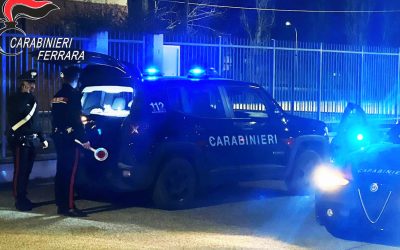 Aggredisce il padre e minaccia i Carabinieri
