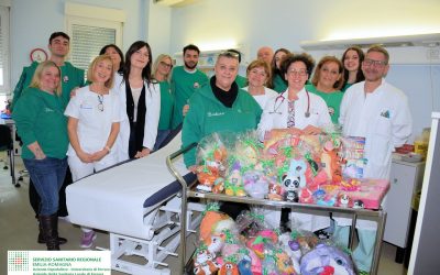 Giocattoli e un nuovo letto visite donati a Pediatria dall’associazione “Il Sogno di Gaia”