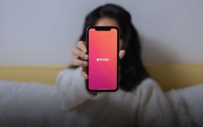 Estorsione e rapina a un 52enne dopo l’incontro su Tinder, 21enne condannata