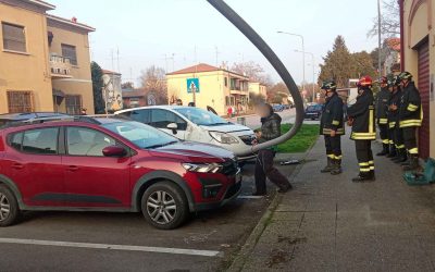 Scontro tra due auto all’incrocio tra via Matteotti e via Trieste: un ferito