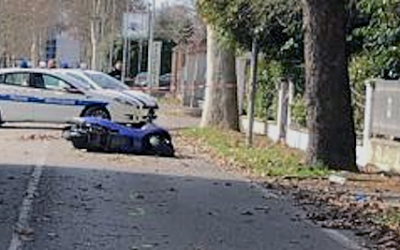 Scontro tra auto e scooter in via Pomposa a Ferrara