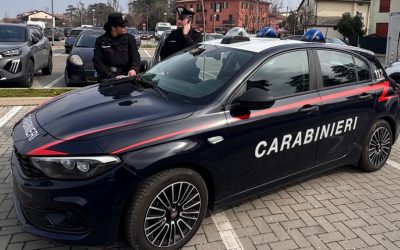Aggredisce infermiere e lo fa cadere dall’ambulanza: 34enne arrestato
