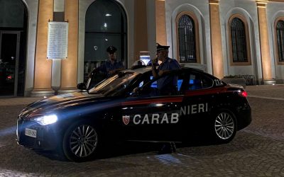 Ferma una ‘gazzella’, poi insulta e aggredisce i carabinieri. Arrestata una 47enne