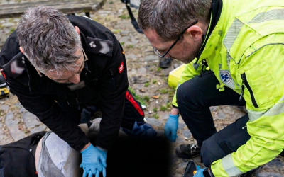 Si accascia in auto davanti alla figlia: salvata dai carabinieri