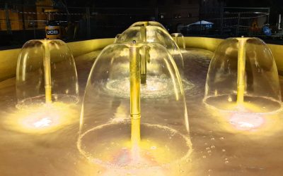 La fontana di piazza Repubblica si tinge di giallo