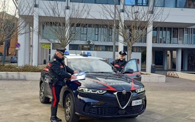 Fuga e lancio delle dosi durante il controllo: arrestato 29enne a Ferrara