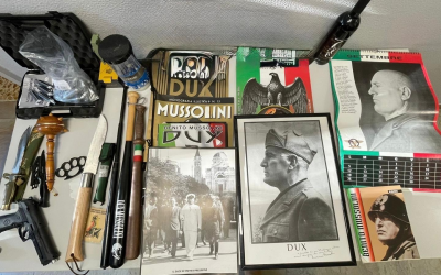 Propaganda nazifascista, armi e un chilo di droga in casa: arrestato 40enne ferrarese