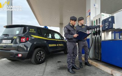 Guardia di Finanza: irregolarità sui prezzi del carburante, sanzionati cinque distributori