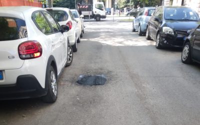 Buca in strada, sistemata a tempo di record