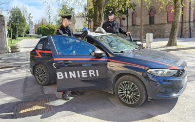 Truffano 23mila euro a una 42enne. Incastrati dalle indagini dei carabinieri